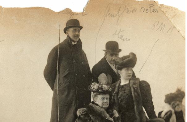 <em><strong>Group watching the Oxford “Grind”, England 1907. Gwendolen Marjorie Howard stands on the right, next to a seated Grace Osler (Photo courtesy Osler Library)</em></strong>