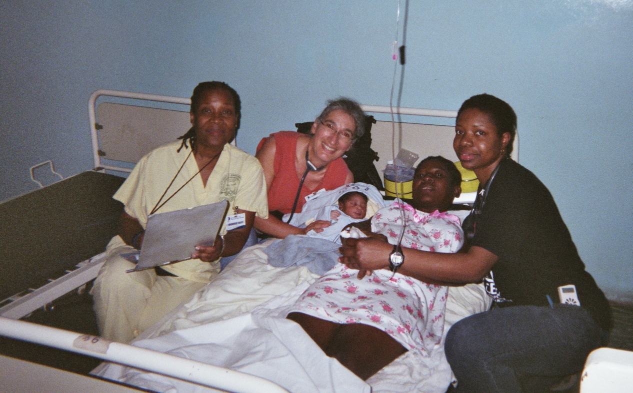 <em><strong>A woman who has just delivered her baby in a Diquini Hospital near Port-Au-Prince Haiti after the earthquake. Hers was one of three deliveries the group helped with during their time in Haiti. Pictured from left to right are: Marie Rose Kavanagh, Dr. Hélène Rousseau, the patient with her newborn and Emanuella Morency (Photo courtesy Dr. Hélène Rousseau)</em></strong>