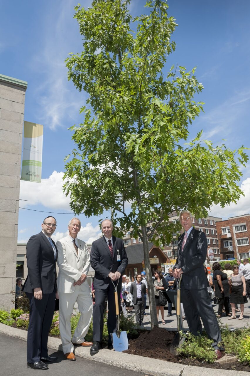 (from left to right): Lionel Perez, Councillor for the district of Darlington in the borough of Côte-des-Neiges/NDG, David Birnbaum, MNA for D’Arcy McGee, Dr. Lawrence Rosenberg, JGH Executive Director and Rick Dubrovsky, President of the JGH. 