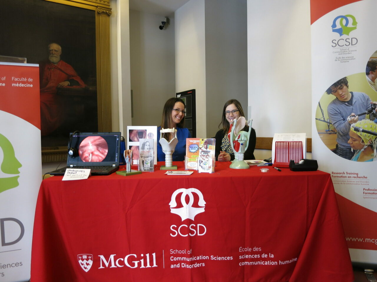 Students Mandy Tiede and Daniella Berkowicz at the Awareness Booth. (Photo: Céliane Trudel)