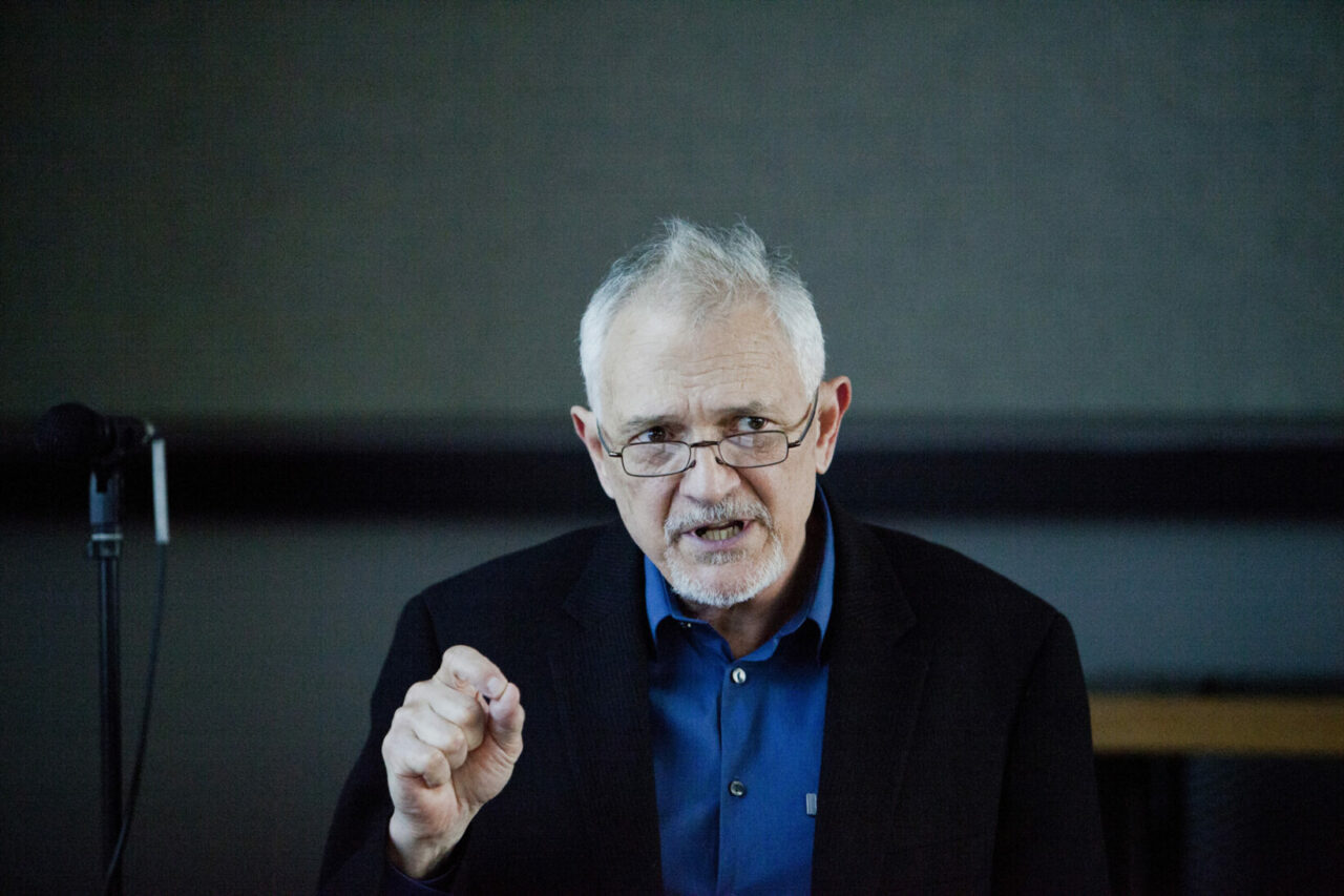 SCSD Professor, Vincent Gracco, presenting his work about brain, bilingualism and singing. Photo: Nicolas Morin