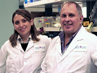 Dr. Martin Olivier and Dr. Vanessa Diniz Atayde in their laboratory at the Research Institue of the MUHC - Glen site. (Photo: MUHC)